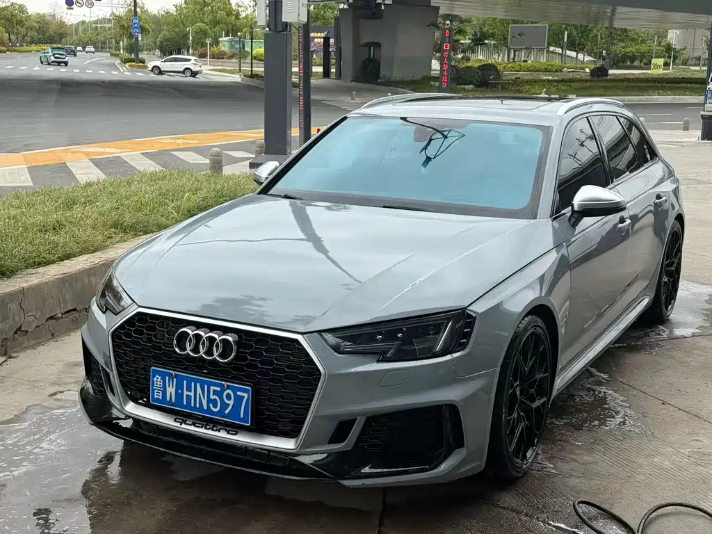 Купить Audi RS 4