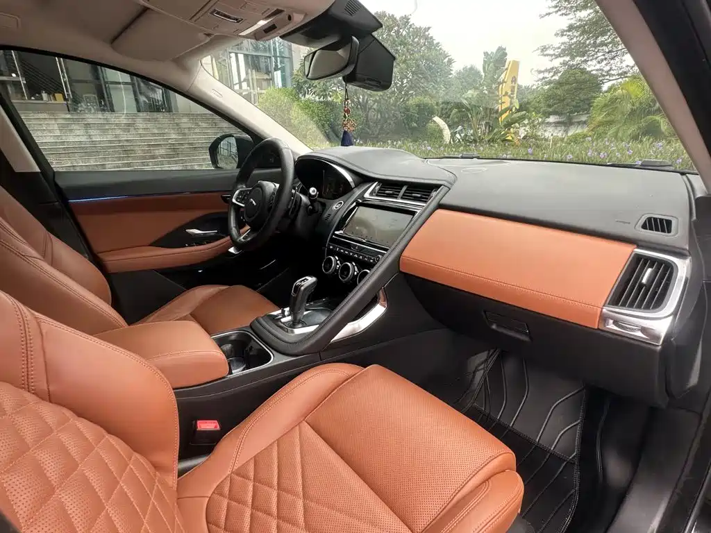Jaguar E-PACE — миниатюра 11