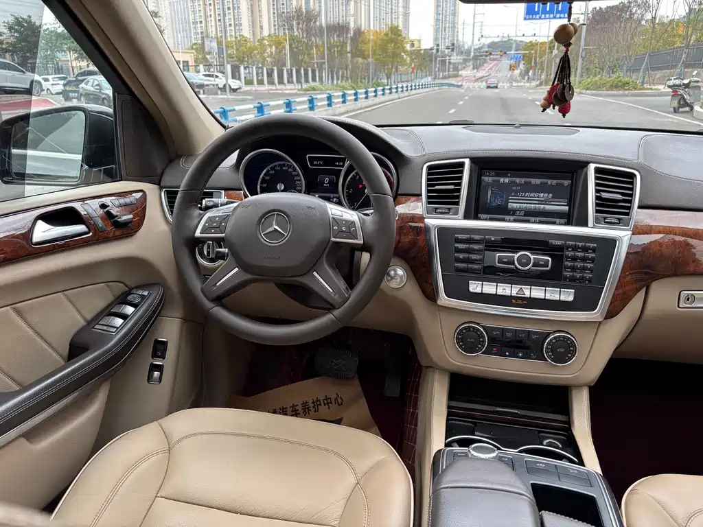 Mercedes-Benz GL-Class — миниатюра 12