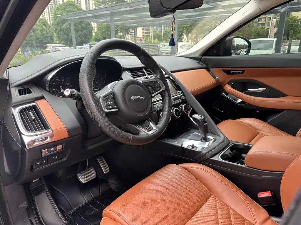 Jaguar E-PACE — миниатюра 7