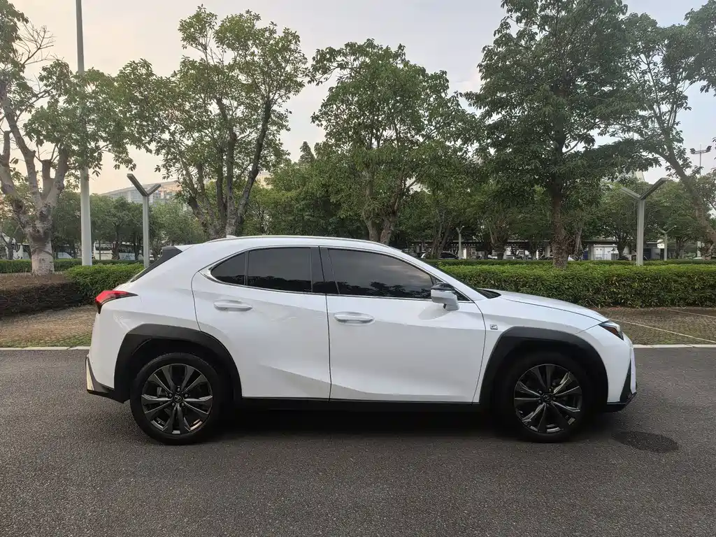 Lexus UX — миниатюра 5