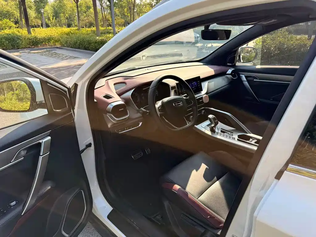 Geely Binyue — миниатюра 16