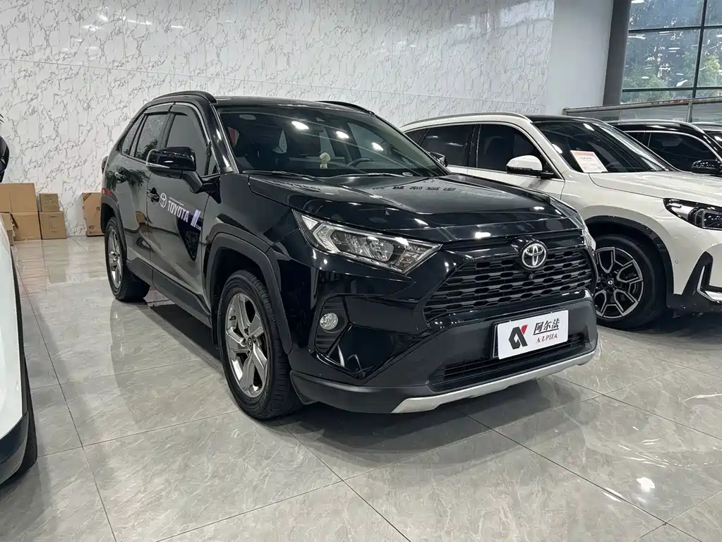 Toyota RAV4 — миниатюра 3