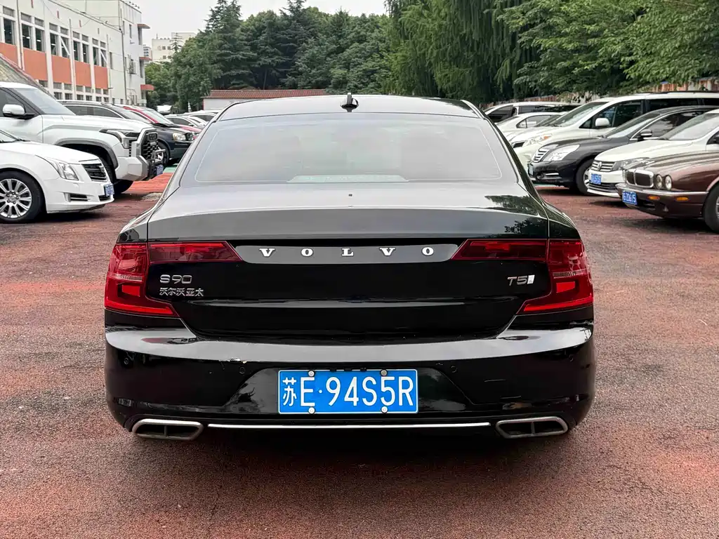 Volvo S90 2018 T4