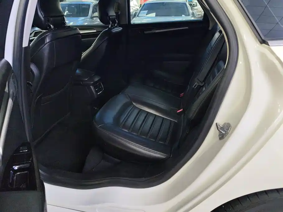 Ford Mondeo — миниатюра 11