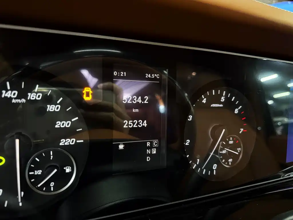 Mercedes-Benz Vito 2023 2.0T 7 мест