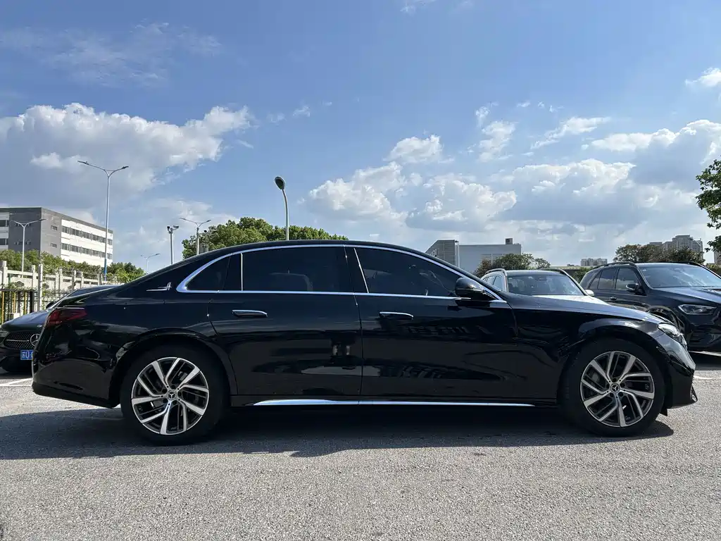 Mercedes-Benz E-Class — миниатюра 5
