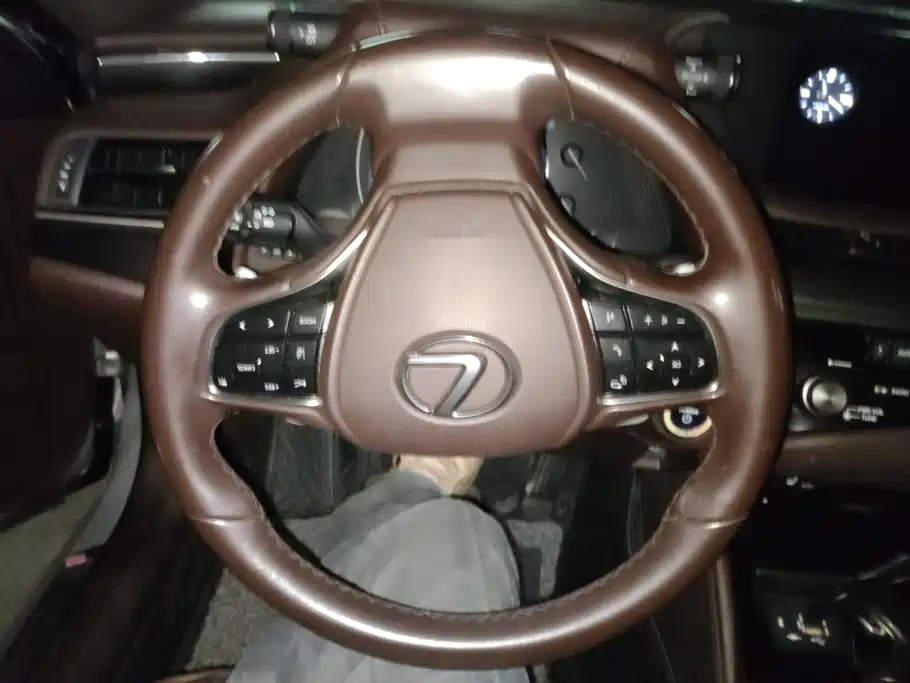 Lexus ES — миниатюра 15