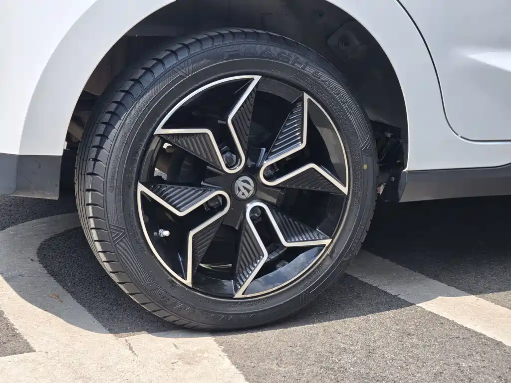 Dongfeng EV YOUNG Guang Xiaoxin — миниатюра 15