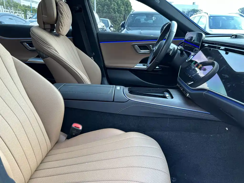 Mercedes-Benz E-Class — миниатюра 11