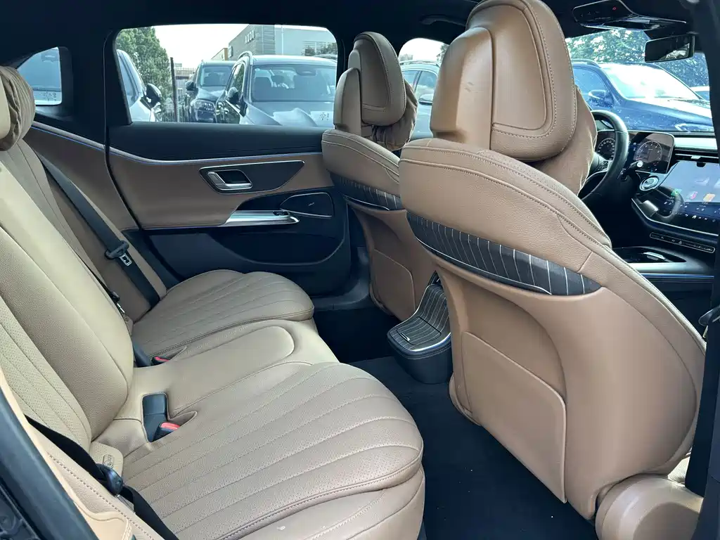 Mercedes-Benz E-Class — миниатюра 13