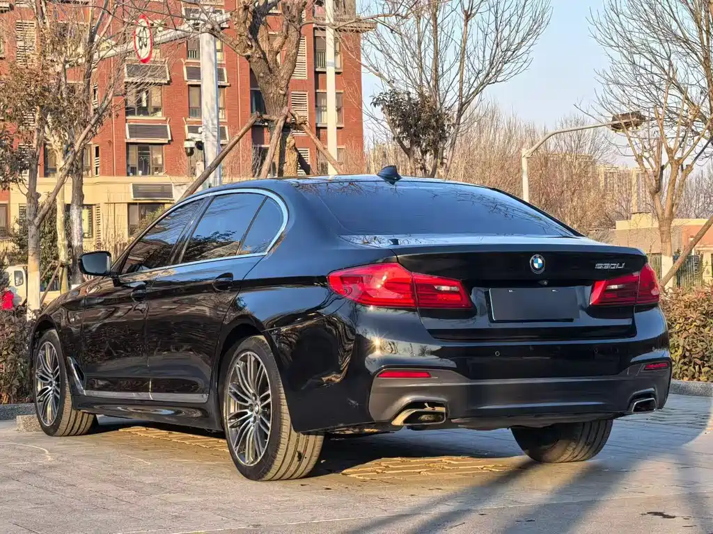 BMW 5 Series — миниатюра 9