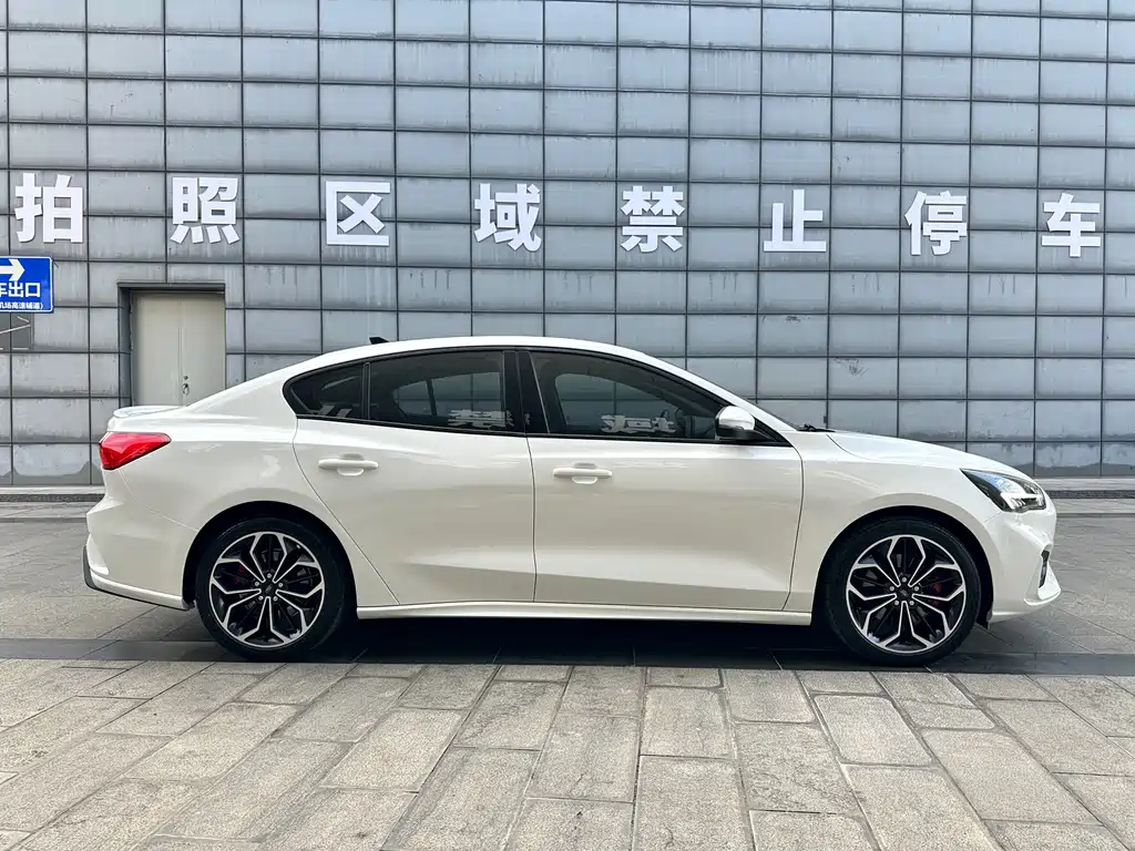 Ford Focus — миниатюра 8