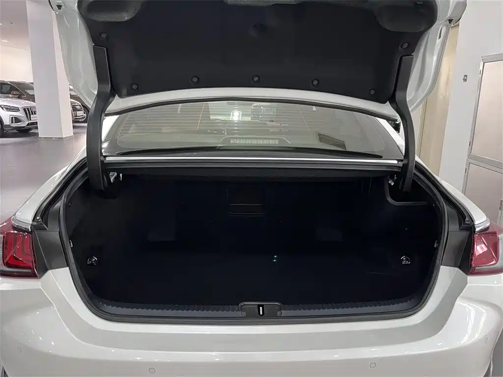 Lexus ES — миниатюра 9