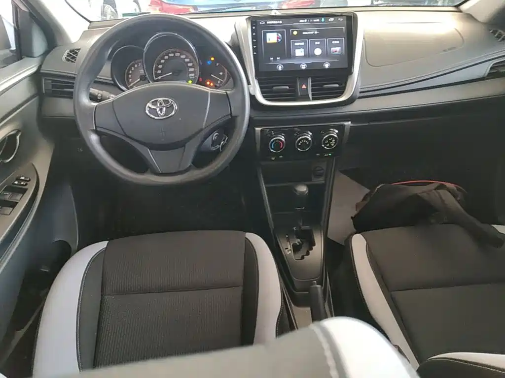 Toyota Yaris L — миниатюра 10