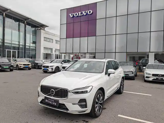 VOLVO  XC60 2024
