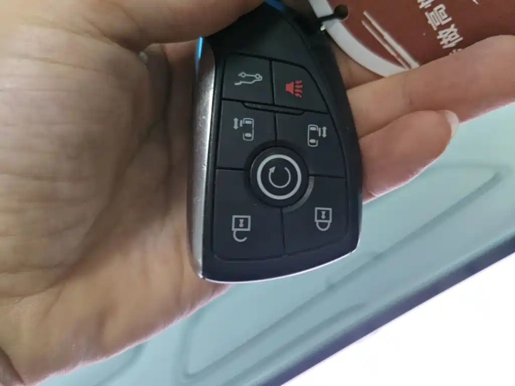 Buick GL8 Hybrid — миниатюра 9