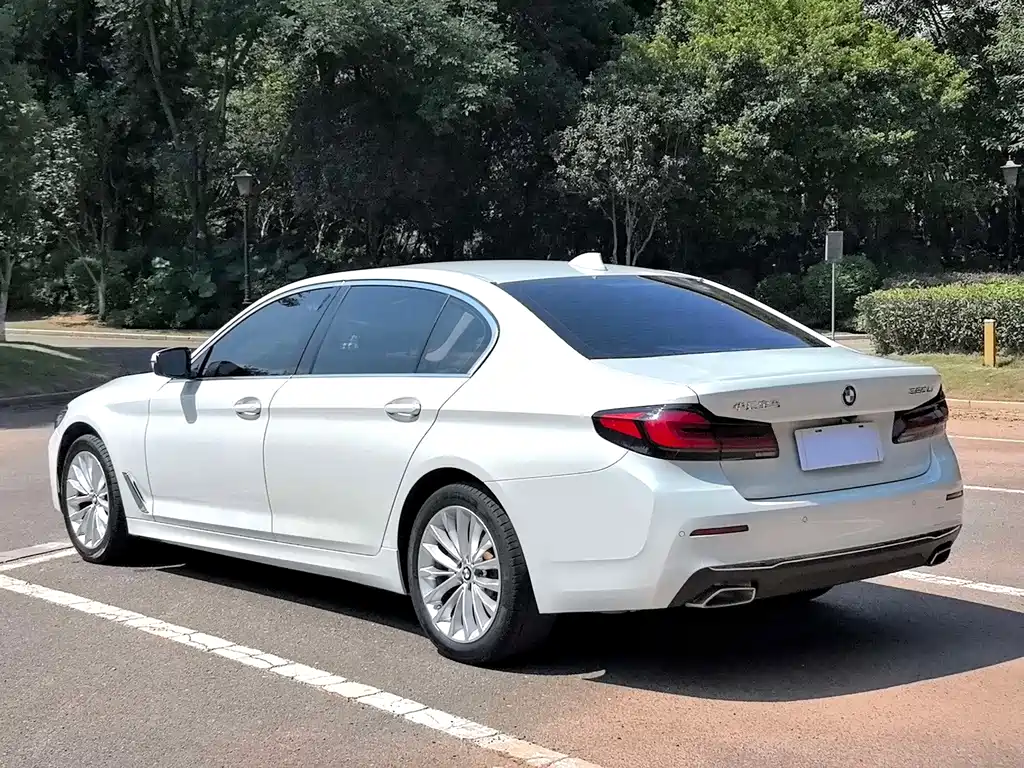 BMW 5 Series — миниатюра 7