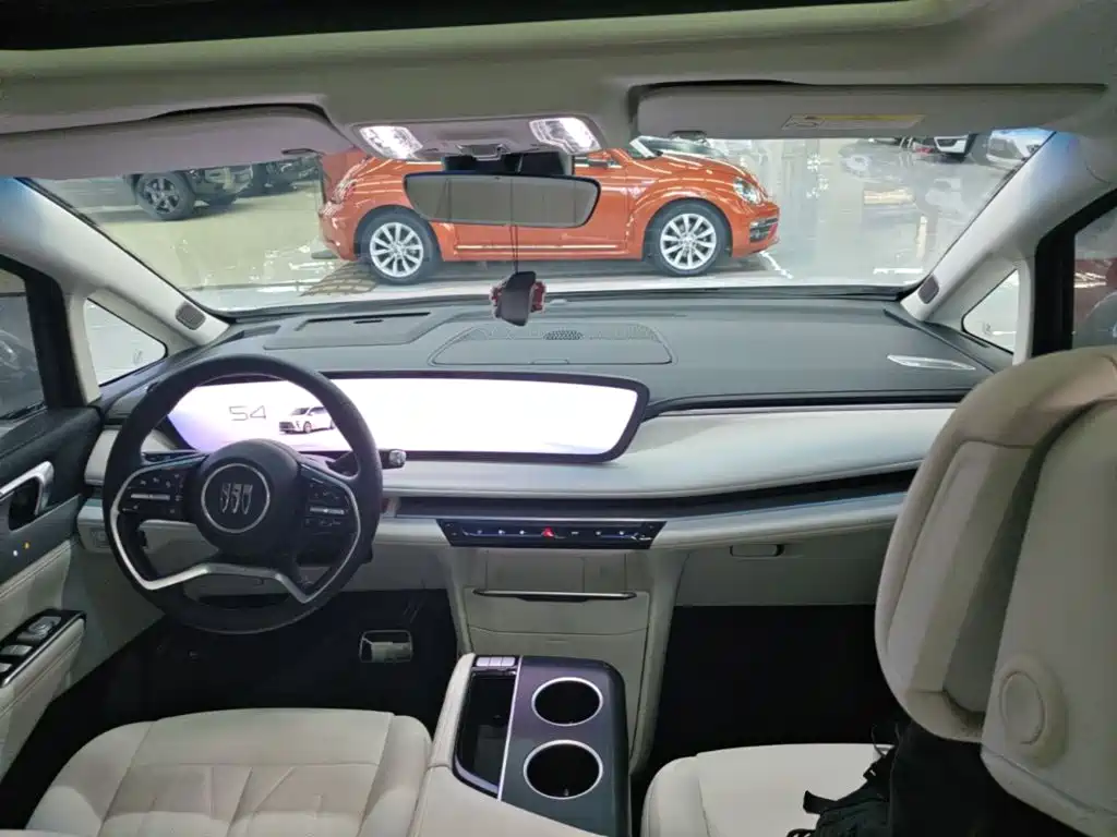 Buick GL8 Hybrid — миниатюра 10