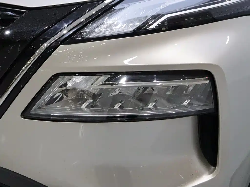 Nissan X-Trail — миниатюра 18