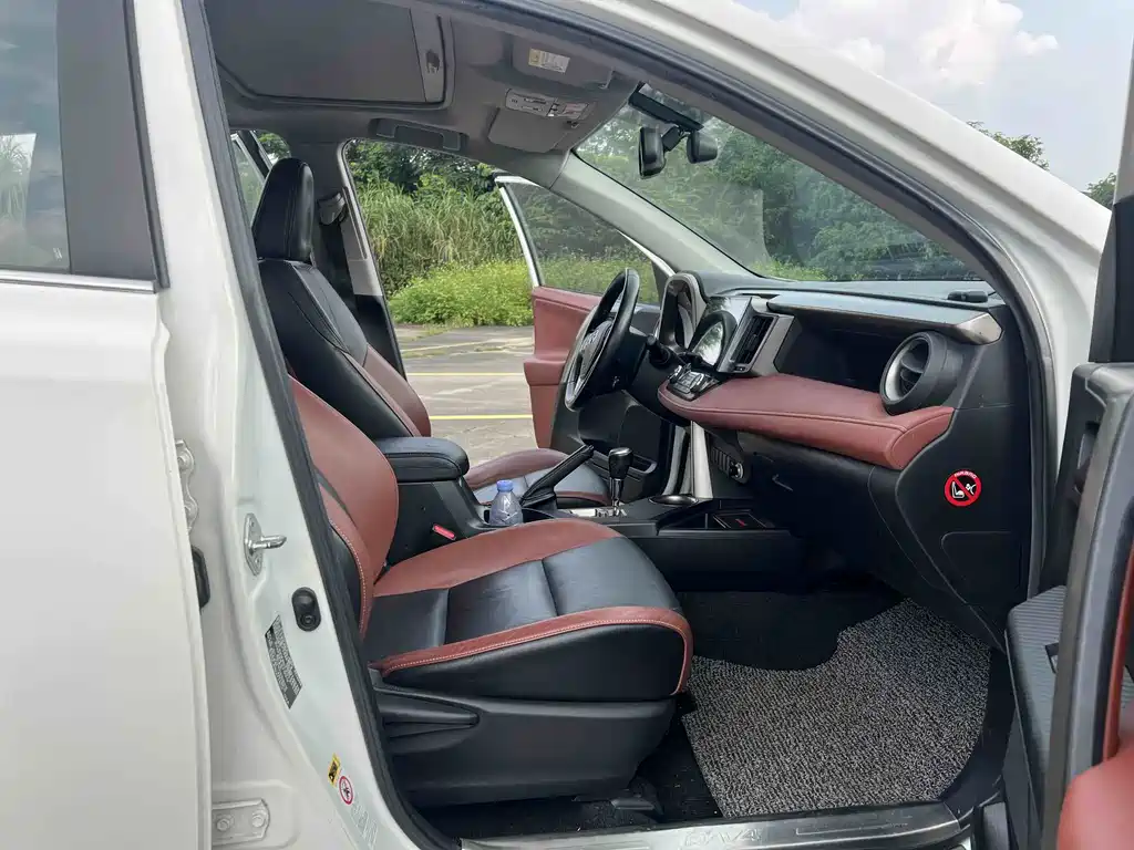 Toyota RAV4 — миниатюра 8