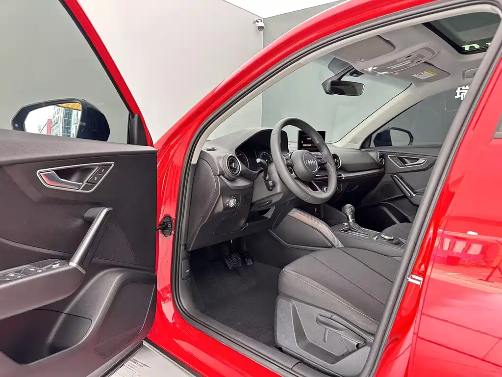 AUDI  Q2L