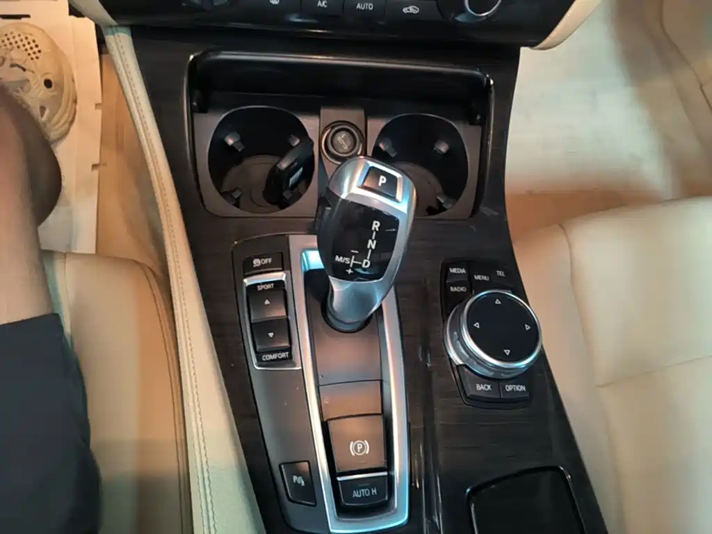 BMW 5 Series — миниатюра 14