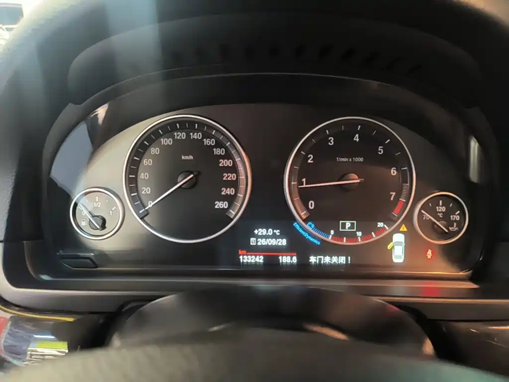 BMW 5 Series — миниатюра 12