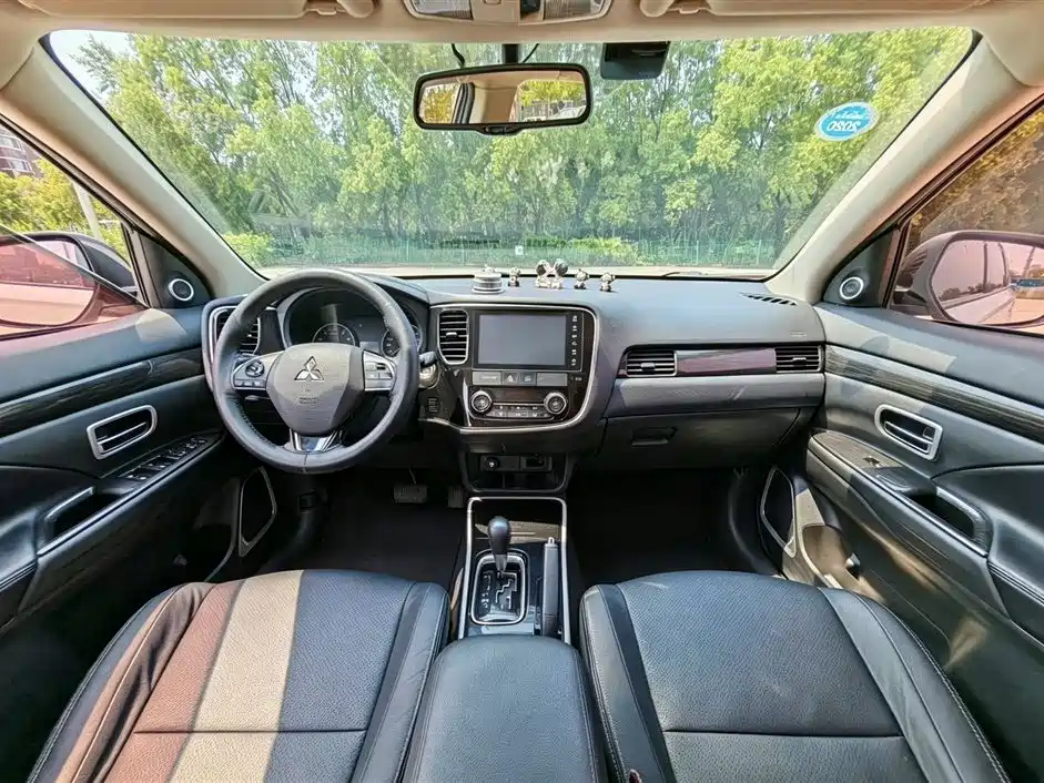 Mitsubishi Outlander 2018 2.0L 7 мест