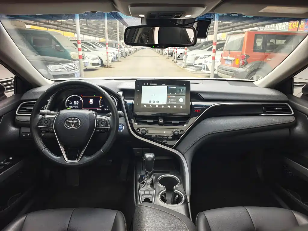 Toyota Camry — миниатюра 4