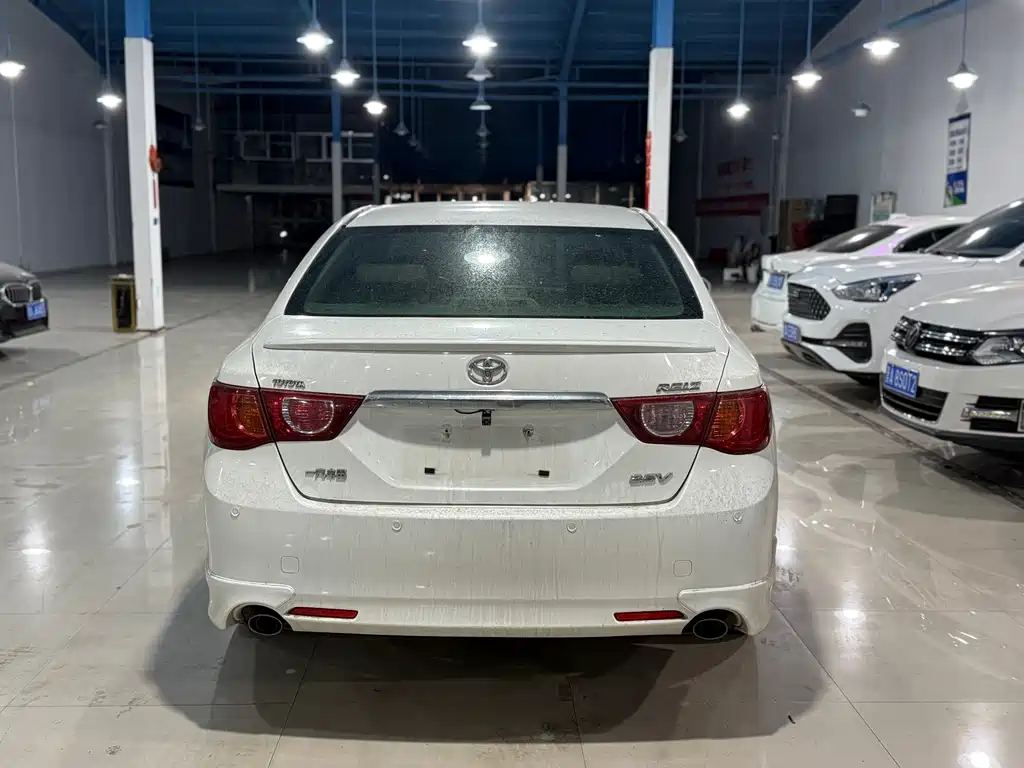 Toyota Reiz — миниатюра 8