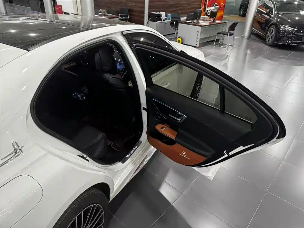 Mercedes-Benz C-Class — миниатюра 18