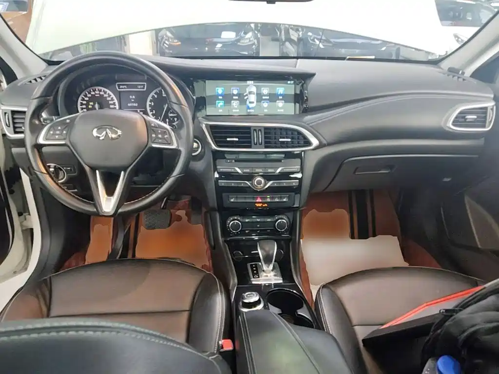 Infiniti QX30 — миниатюра 10