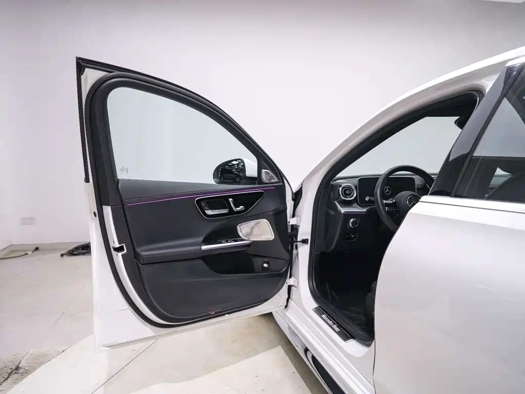 Mercedes-Benz C-Class — миниатюра 14