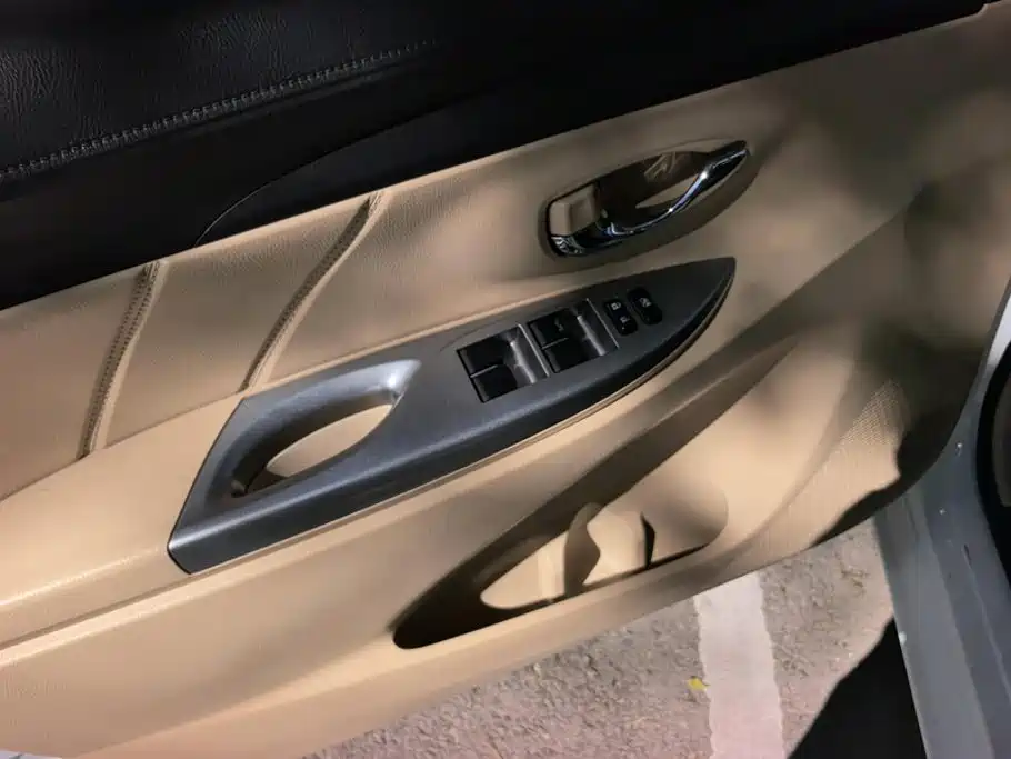 Toyota Yaris L — миниатюра 7