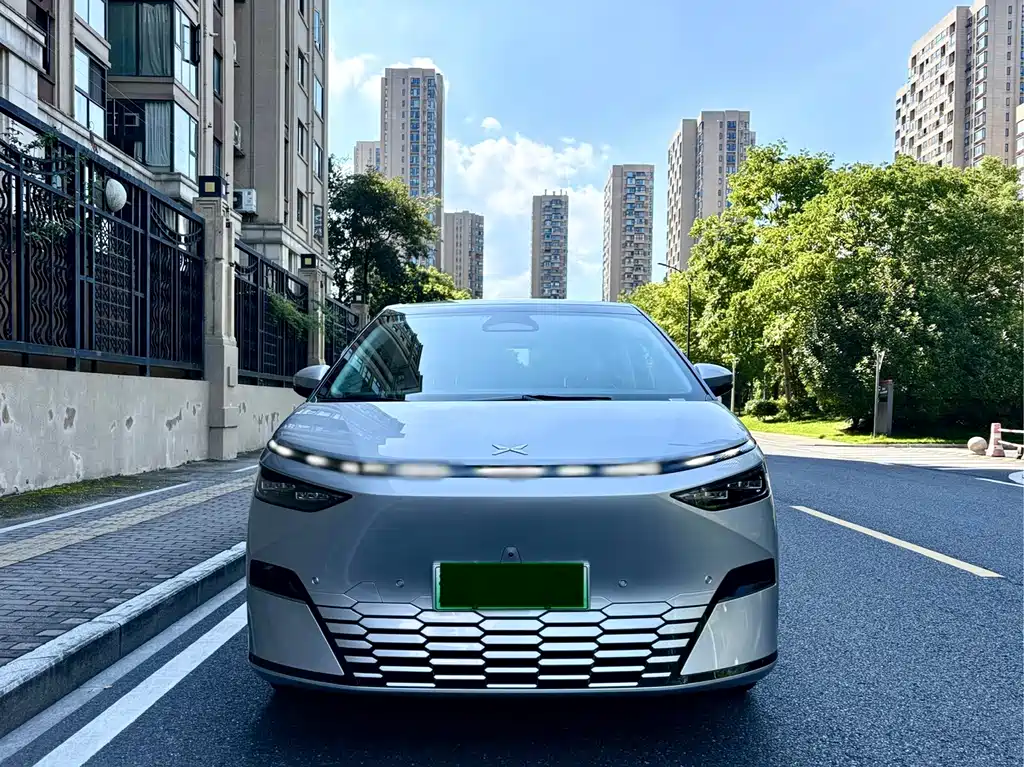 XPeng X9 — миниатюра 2