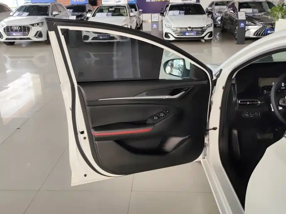 Changan Eado — миниатюра 7