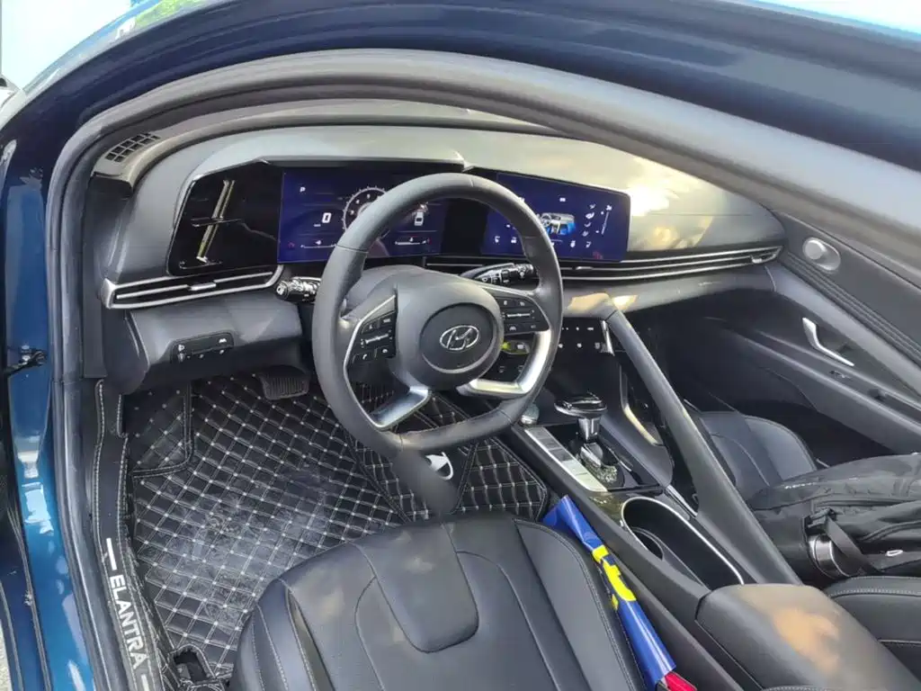 Hyundai Elantra — миниатюра 10