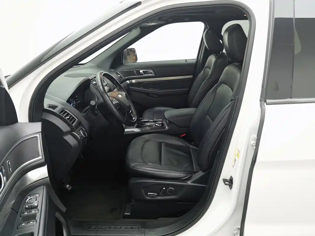 Ford Explorer (Import) — миниатюра 10