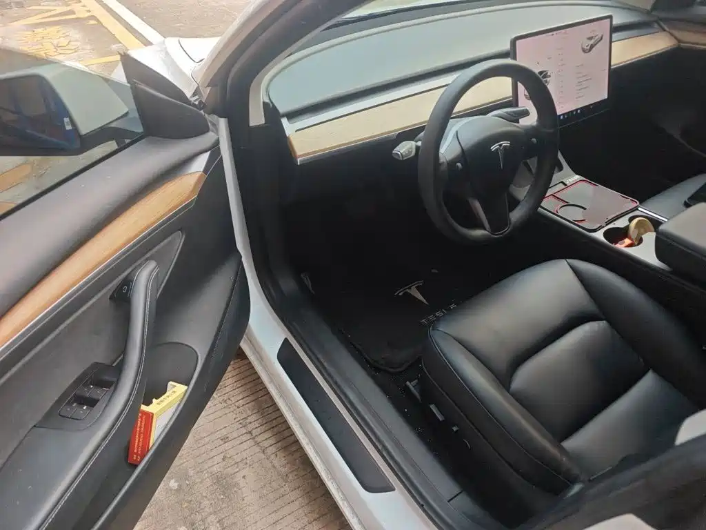 Tesla Model 3 — миниатюра 12
