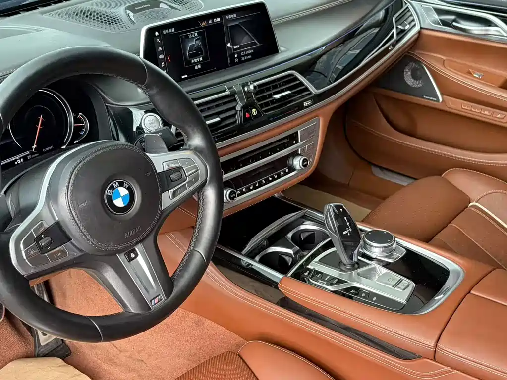 BMW 7 Series — миниатюра 10