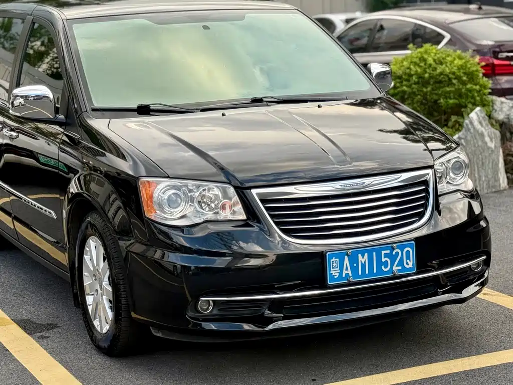 Chrysler Grand Voyager (Import) — миниатюра 5