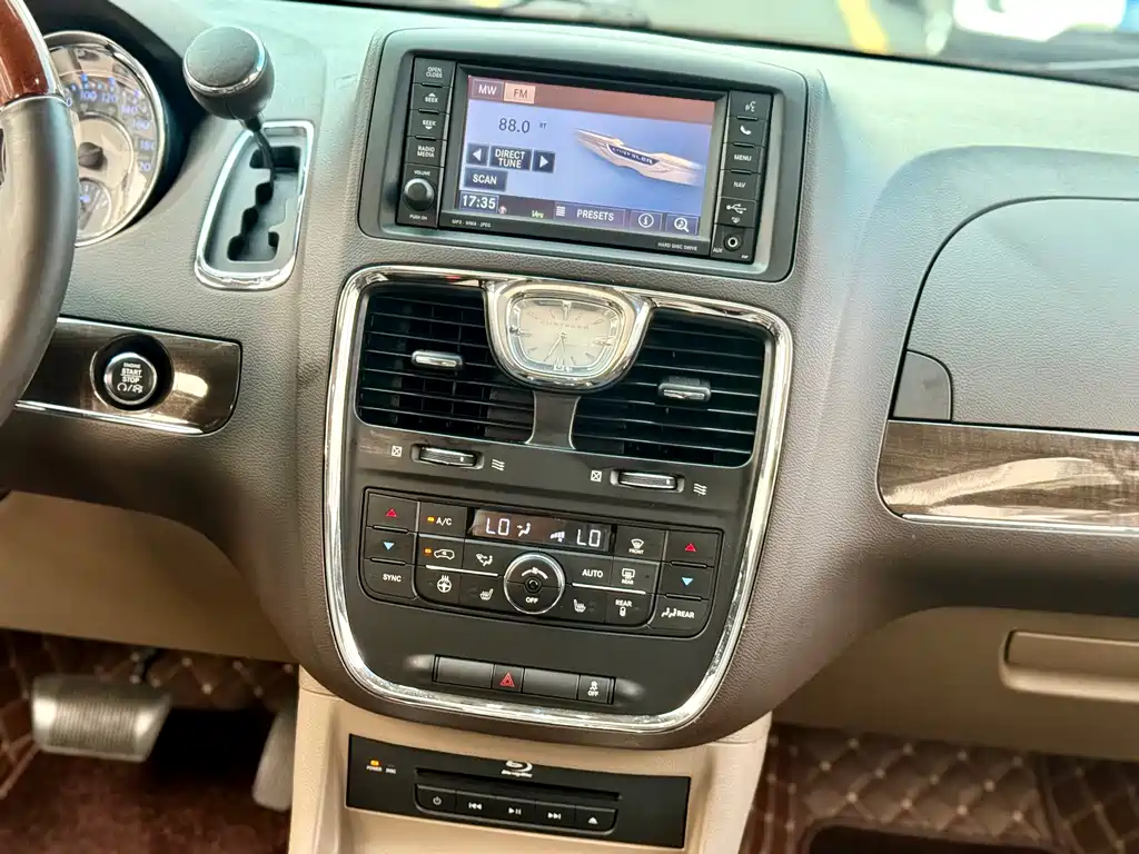 Chrysler Grand Voyager (Import) — миниатюра 24