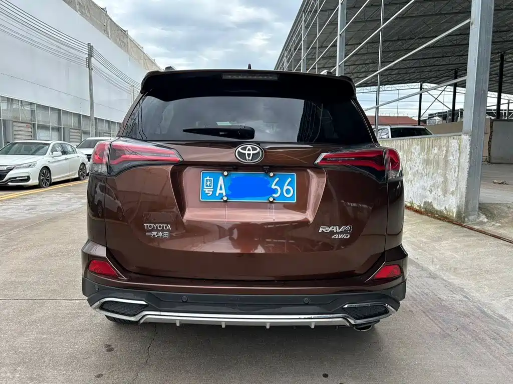 Toyota RAV4 — миниатюра 8