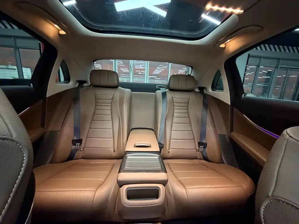 Mercedes-Benz E-Class — миниатюра 31