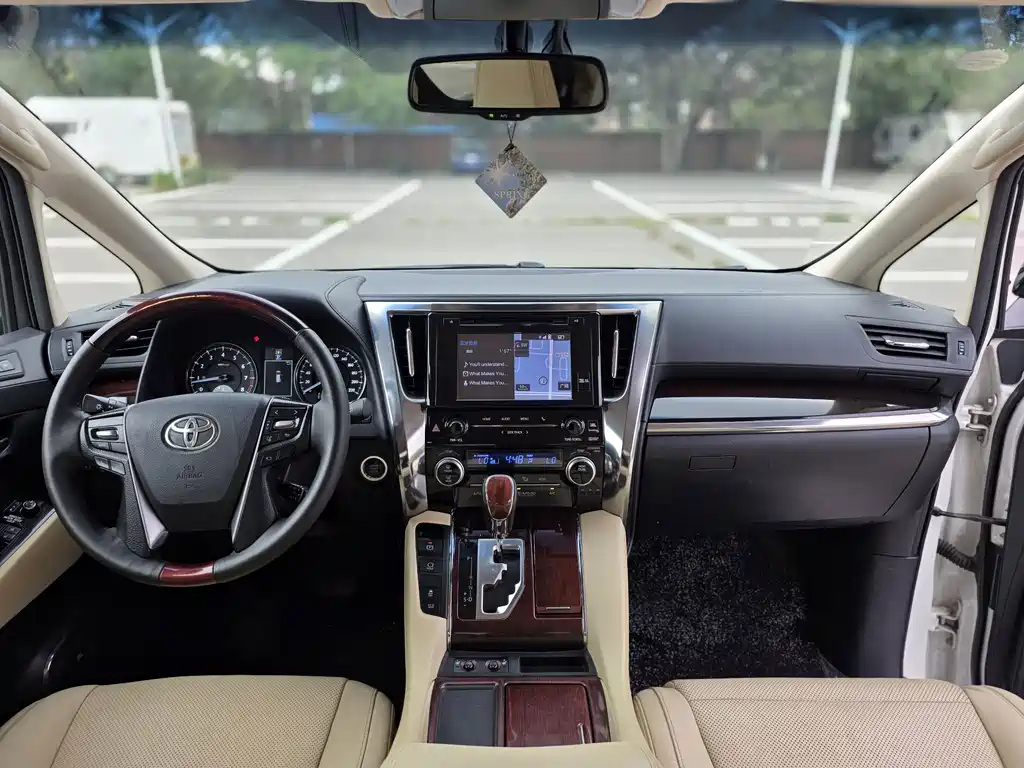 Toyota Alphard — миниатюра 15