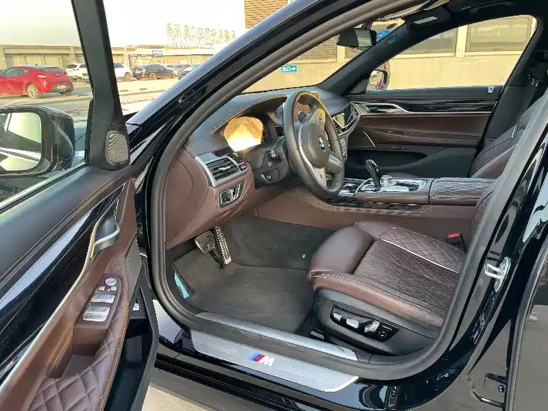 BMW 7 Series — миниатюра 4