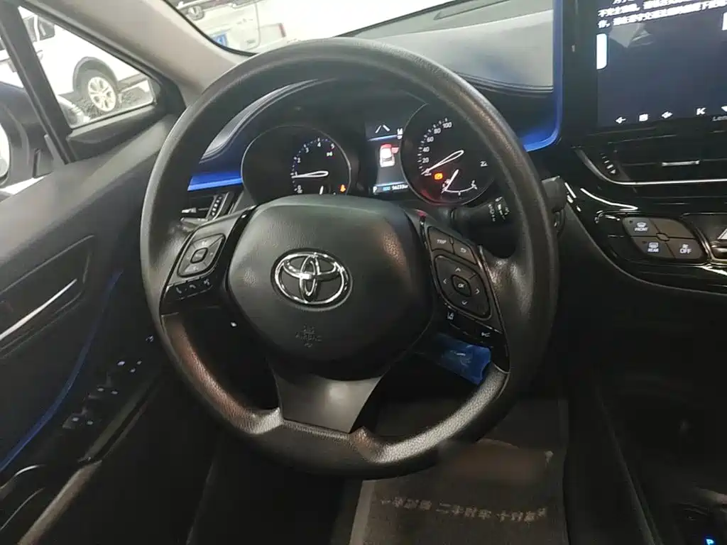 Toyota C-HR — миниатюра 11