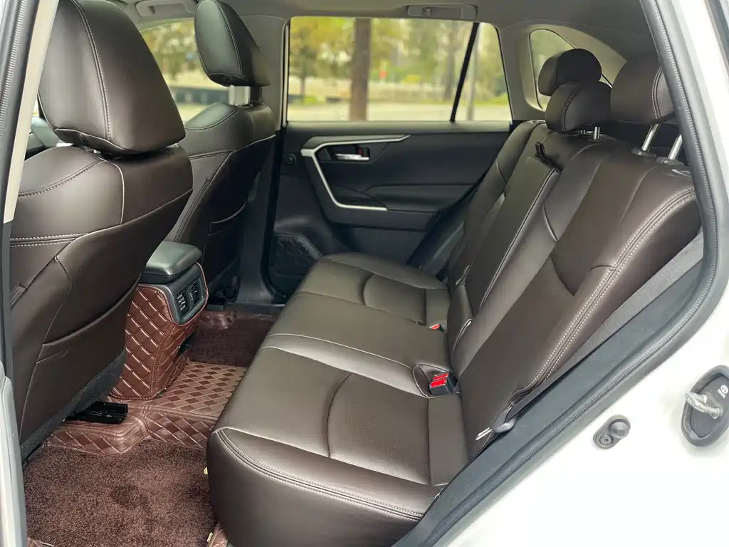 Toyota RAV4 — миниатюра 5
