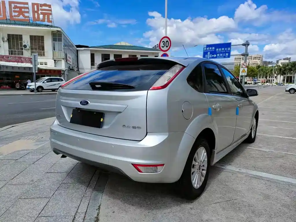 Ford Focus — миниатюра 7